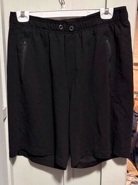 Mens legend shorts size L